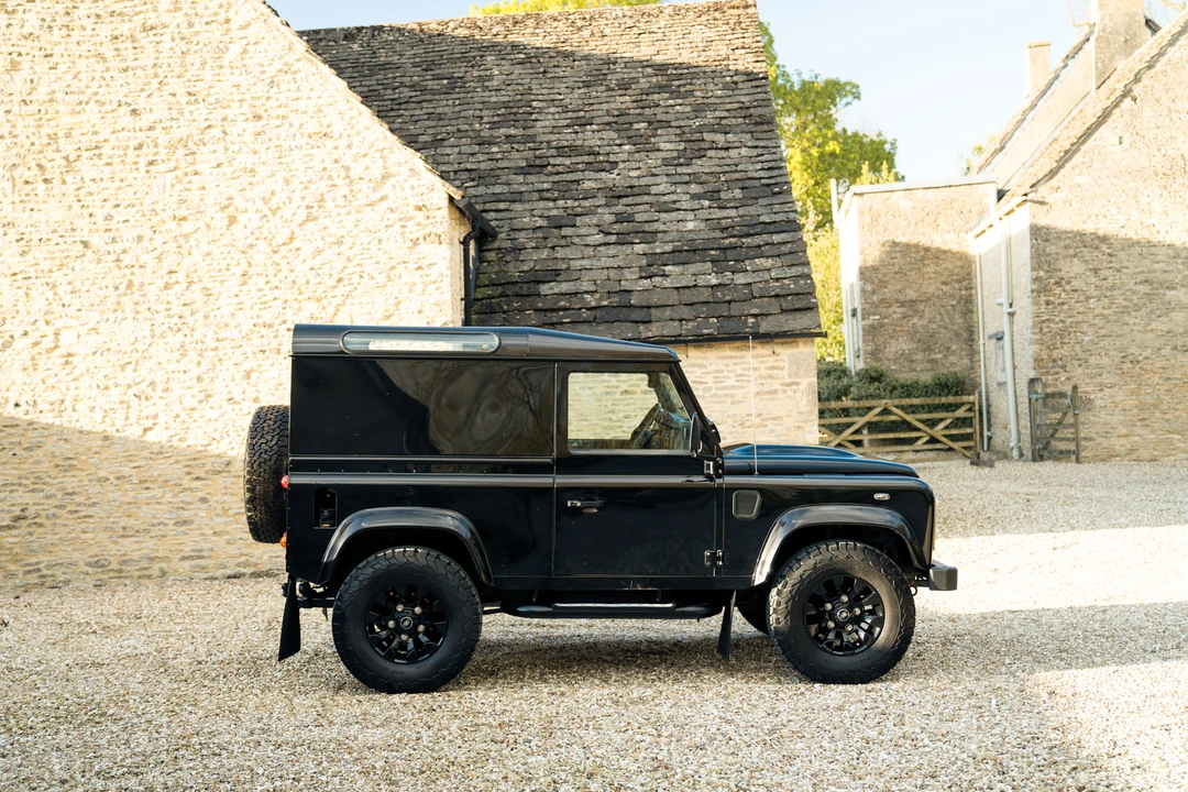 2015 Land Rover Defender 90 - Image 4 of 31