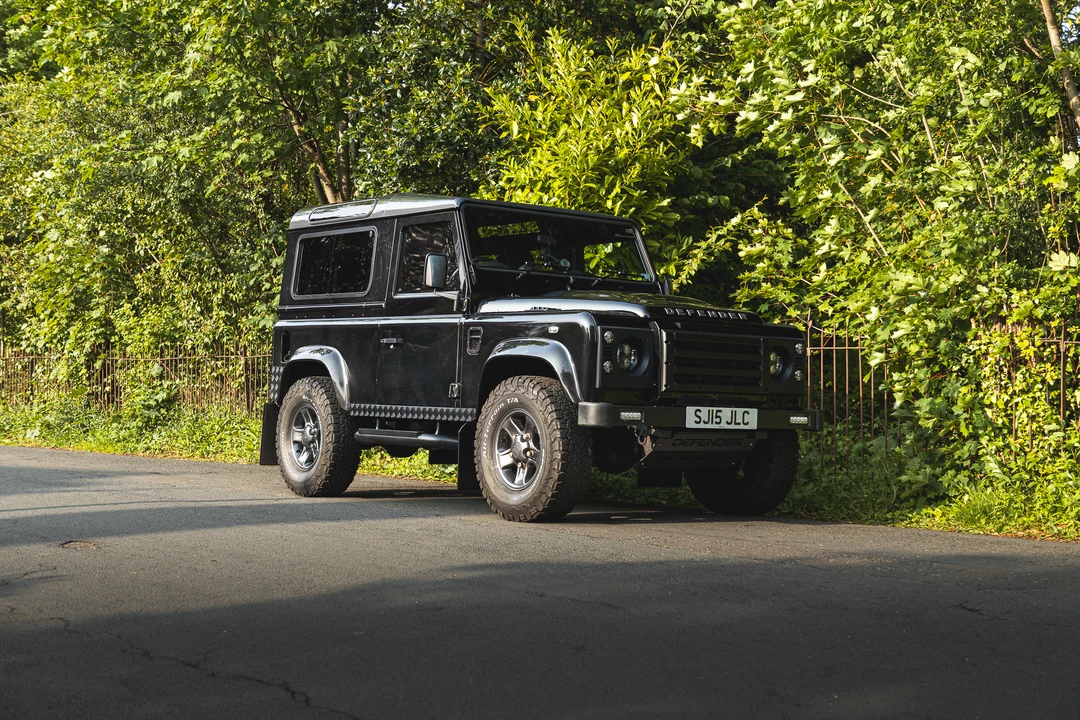 2015 Land Rover Defender 90 - Image 3 of 31