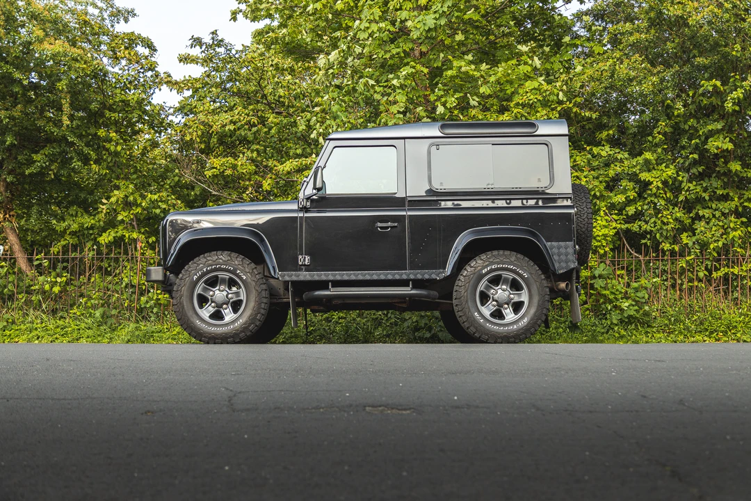 2015 Land Rover Defender 90 - Image 8 of 31