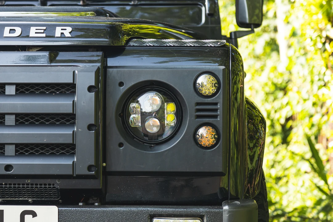2015 Land Rover Defender 90 - Image 11 of 31