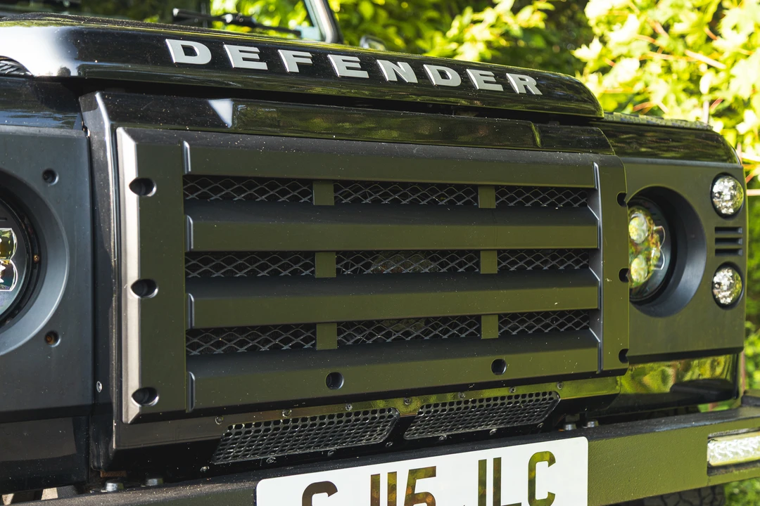 2015 Land Rover Defender 90 - Image 13 of 31