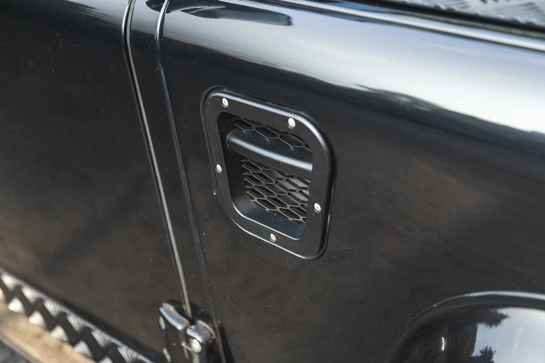 2015 Land Rover Defender 90 - Image 28 of 31