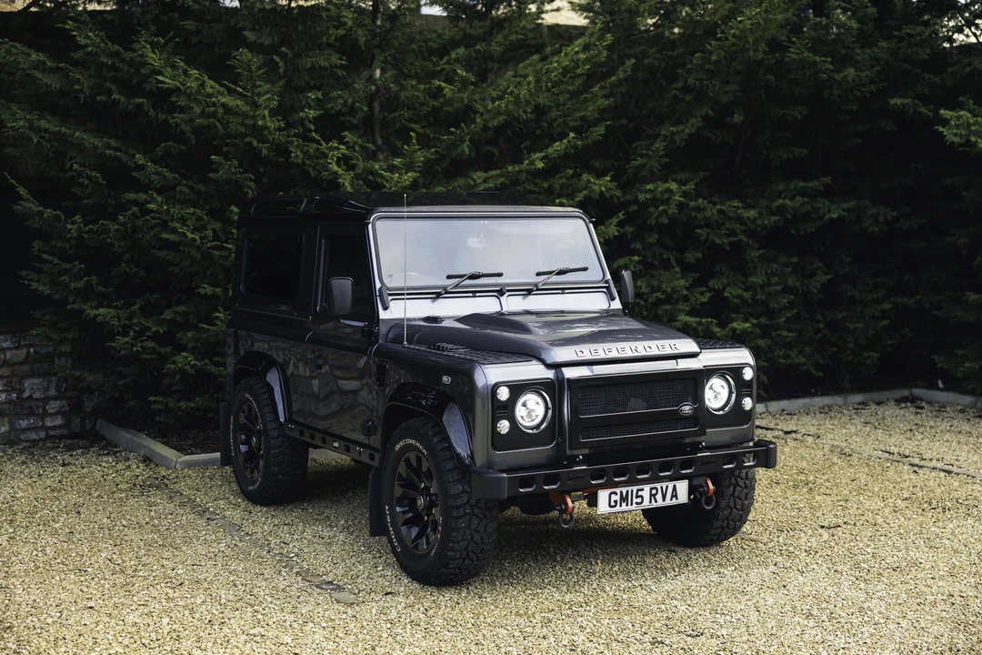2015 Land Rover Defender 90 - Image 11 of 31