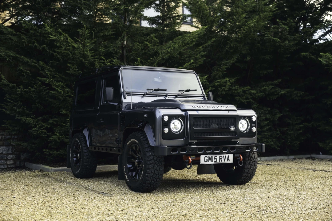 2015 Land Rover Defender 90 - Image 3 of 31