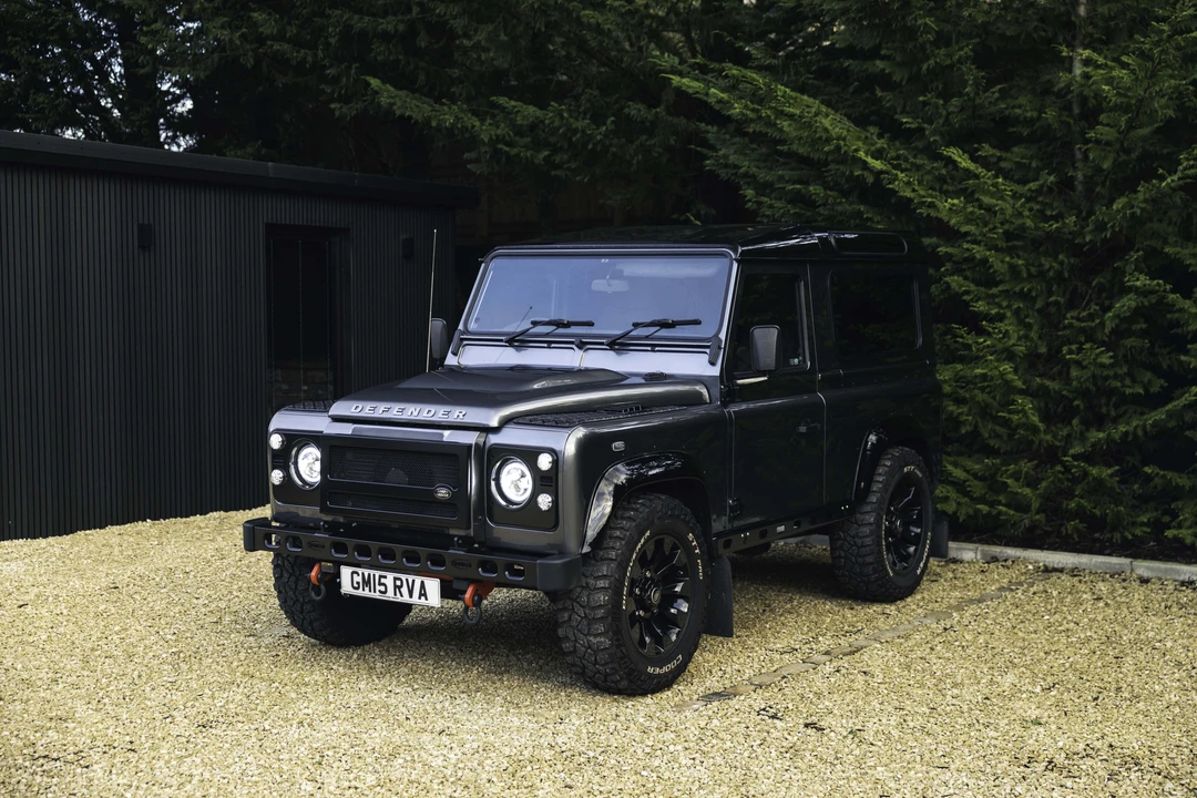 2015 Land Rover Defender 90 - Image 17 of 31