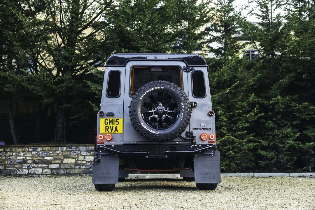 2015 Land Rover Defender 90 - Image 6 of 31