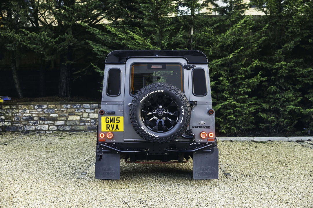 2015 Land Rover Defender 90 - Image 14 of 31
