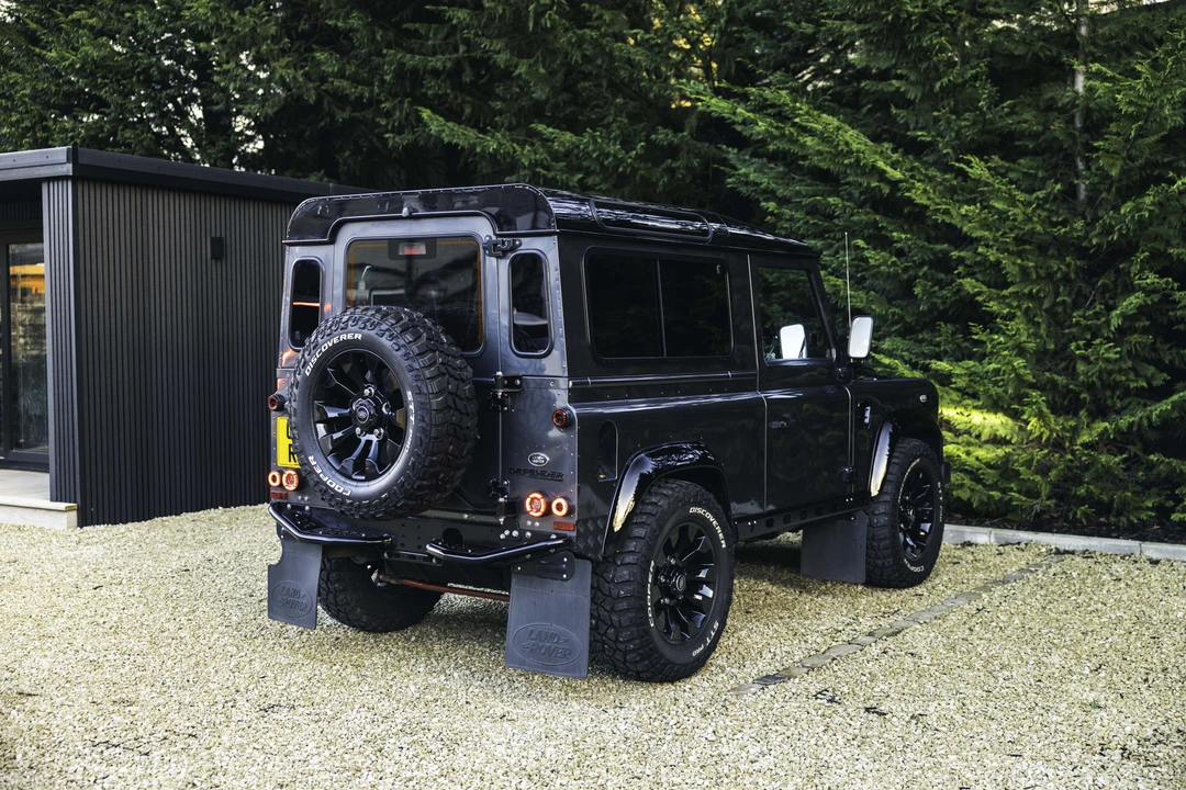 2015 Land Rover Defender 90 - Image 5 of 31