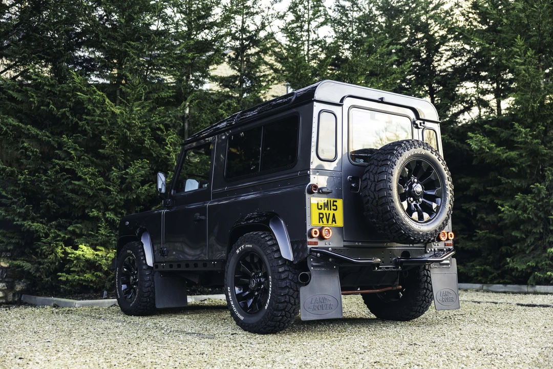 2015 Land Rover Defender 90 - Image 15 of 31