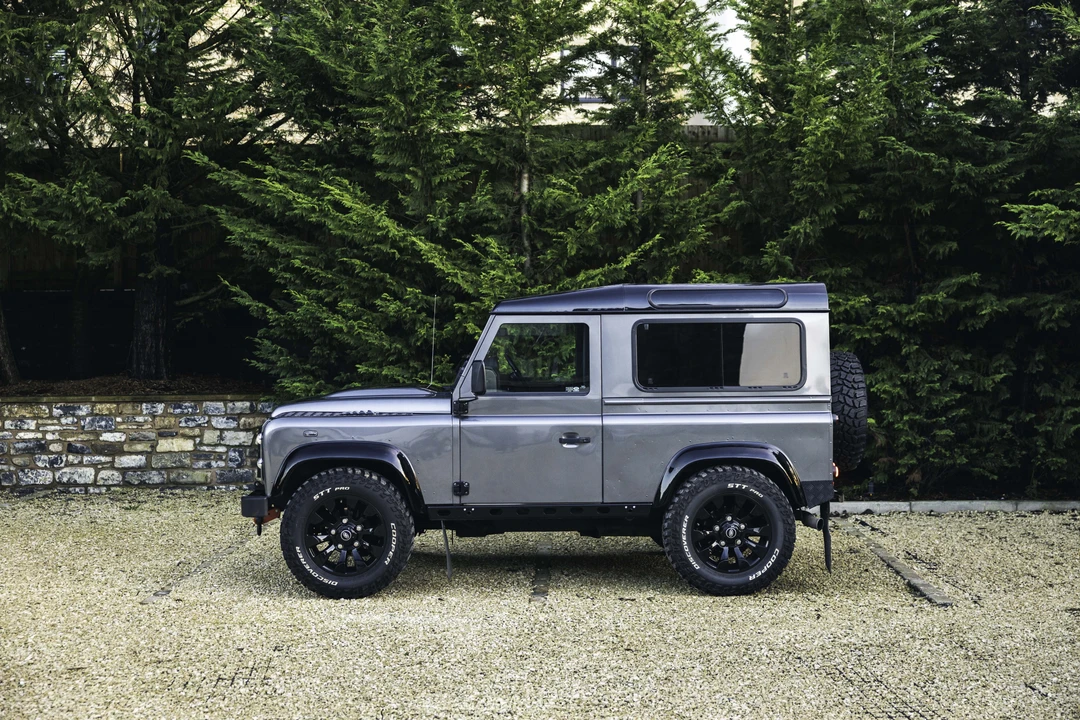 2015 Land Rover Defender 90 - Image 8 of 31