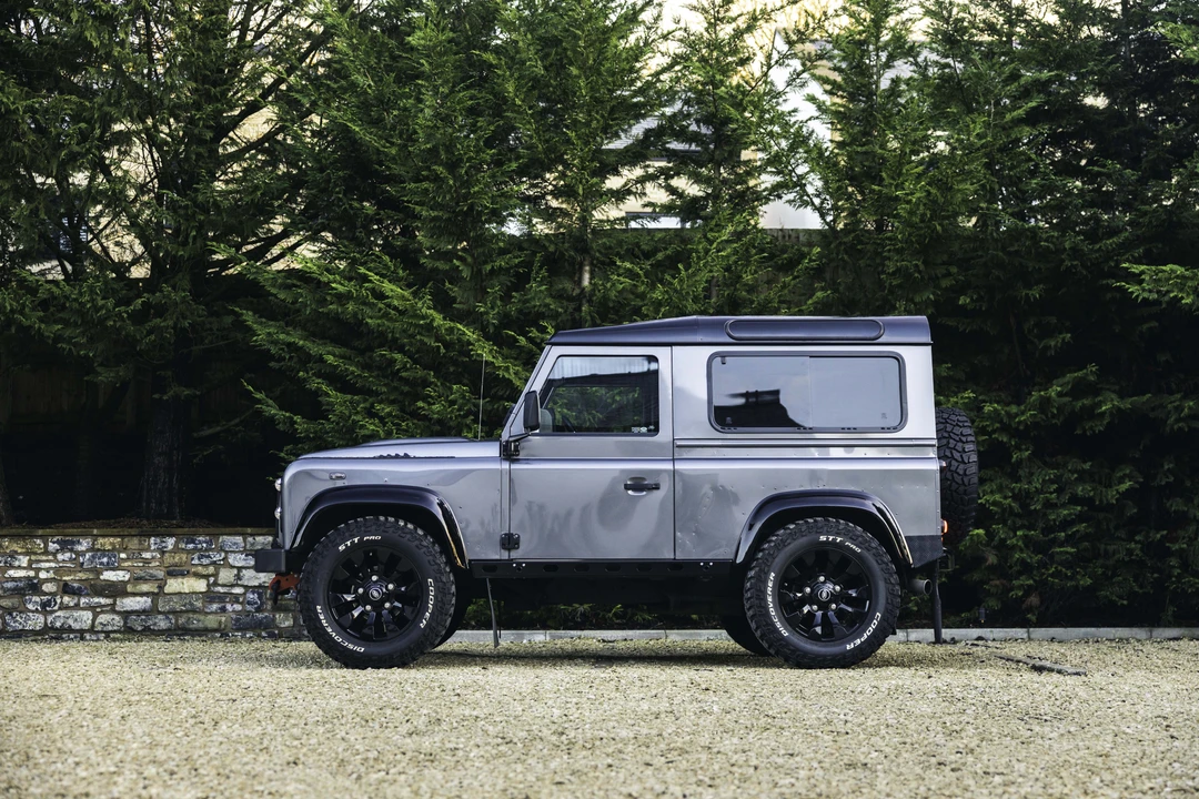 2015 Land Rover Defender 90 - Image 16 of 31