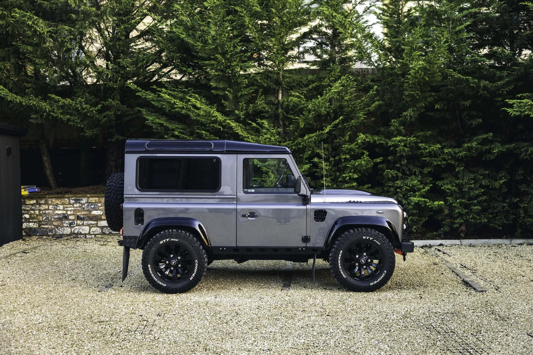 2015 Land Rover Defender 90 - Image 4 of 31