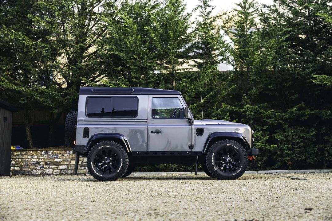 2015 Land Rover Defender 90 - Image 12 of 31