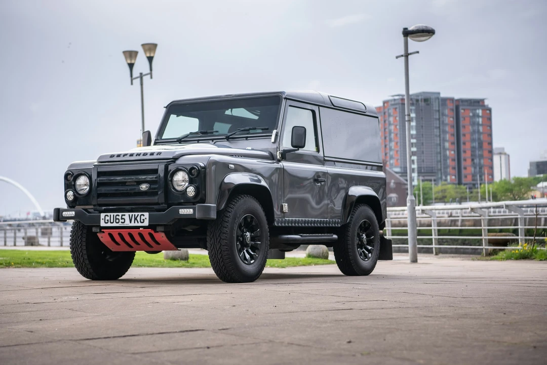 2015 Land Rover Defender 90 - Image 17 of 21