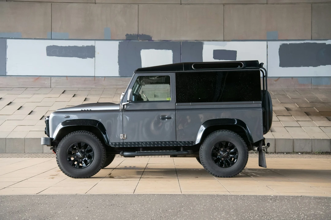 2015 Land Rover Defender 90 - Image 16 of 21