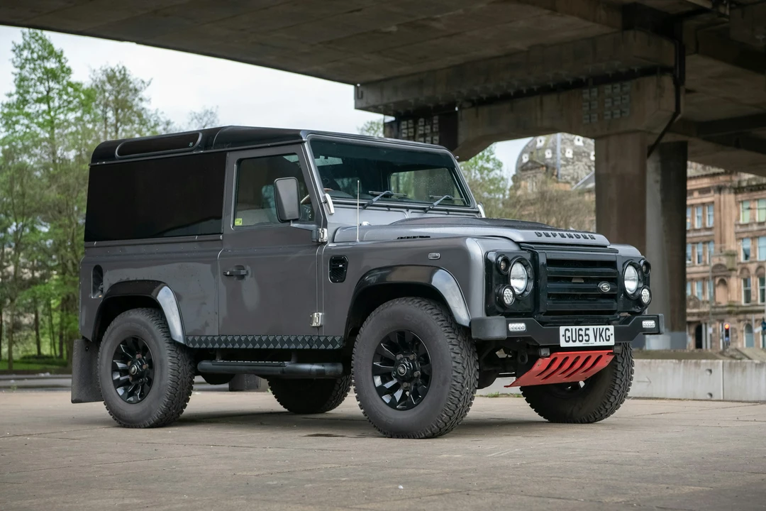 2015 Land Rover Defender 90 - Image 11 of 21