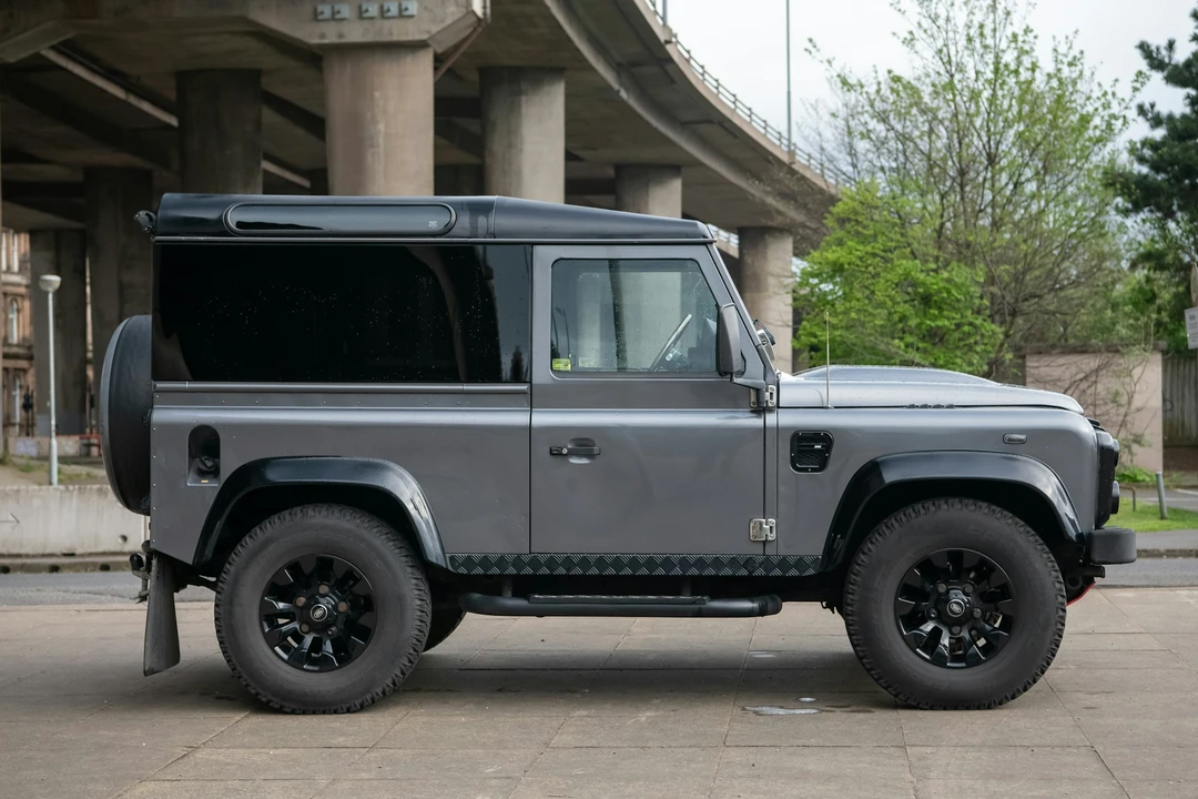 2015 Land Rover Defender 90 - Image 12 of 21