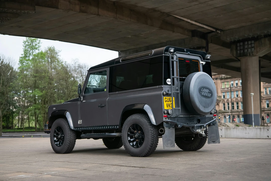 2015 Land Rover Defender 90 - Image 9 of 21