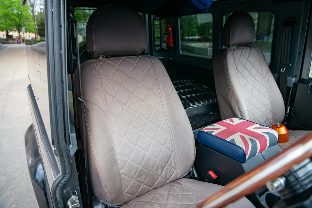 2015 Land Rover Defender 90 - Image 5 of 21