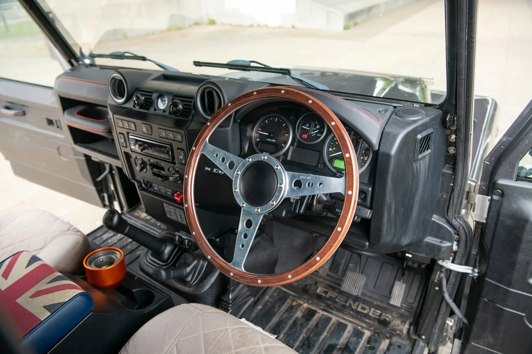 2015 Land Rover Defender 90 - Image 4 of 21