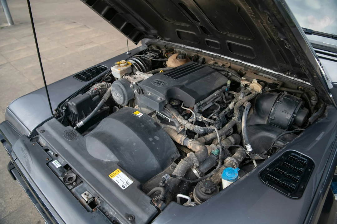 2015 Land Rover Defender 90 - Image 6 of 21