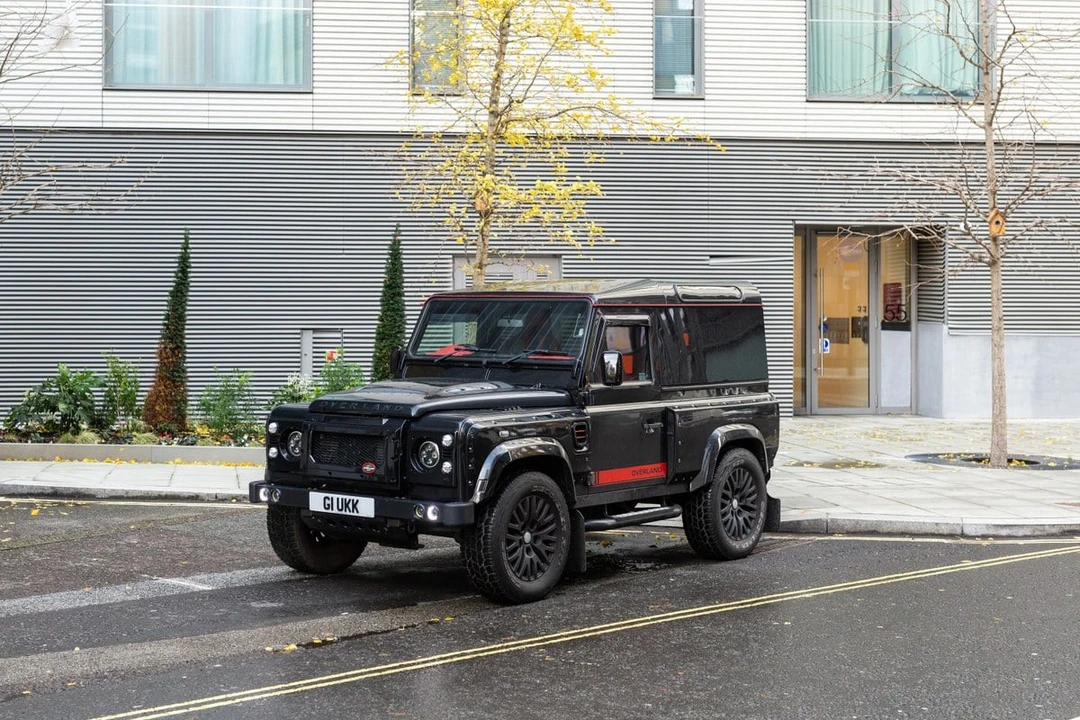 2015 Land Rover Defender 90 - Image 6 of 30