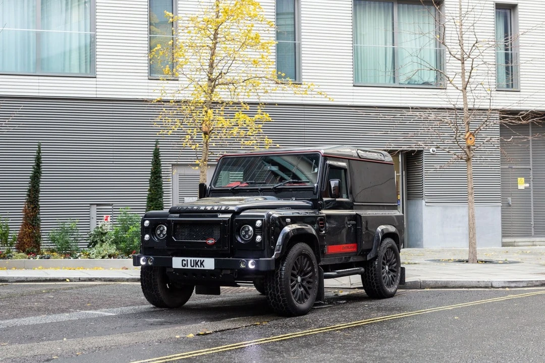 2015 Land Rover Defender 90 - Image 8 of 30