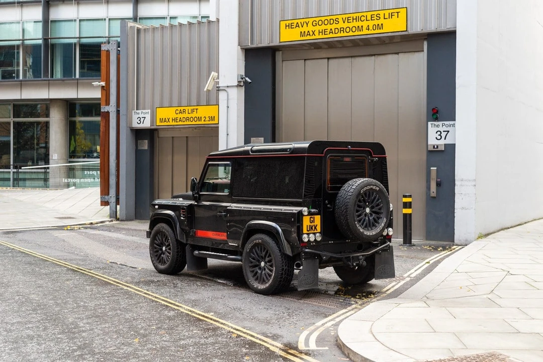 2015 Land Rover Defender 90 - Image 11 of 30