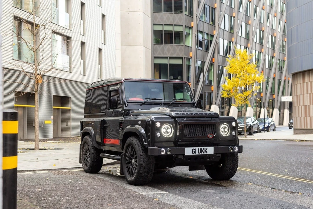 2015 Land Rover Defender 90 - Image 13 of 30