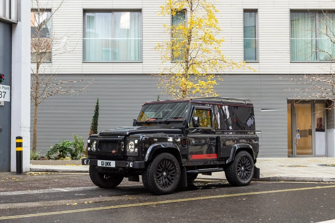 2015 Land Rover Defender 90 - Image 16 of 30