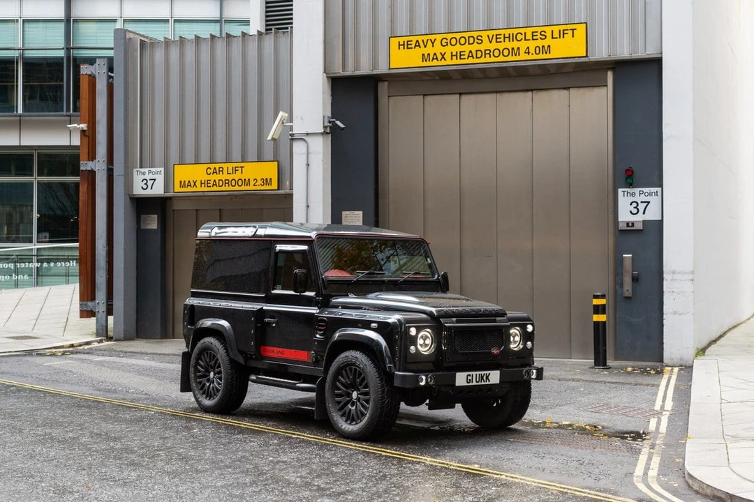 2015 Land Rover Defender 90 - Image 17 of 30