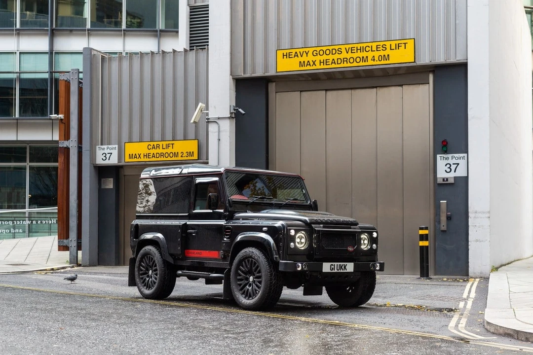 2015 Land Rover Defender 90 - Image 18 of 30