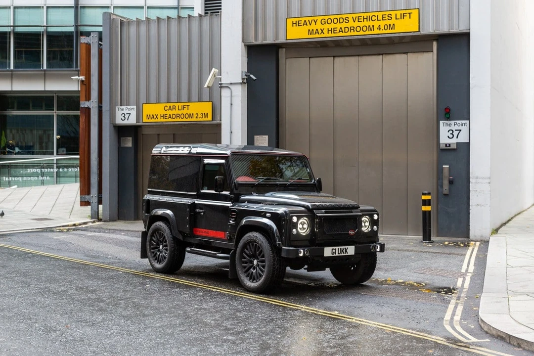 2015 Land Rover Defender 90 - Image 19 of 30