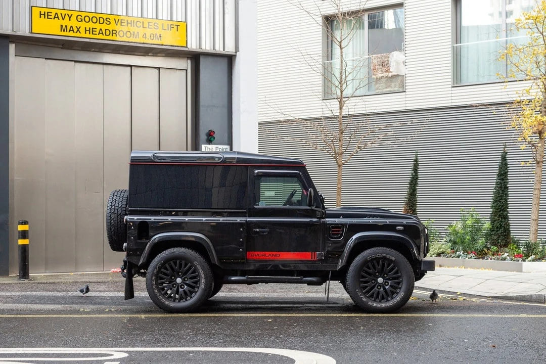 2015 Land Rover Defender 90 - Image 23 of 30