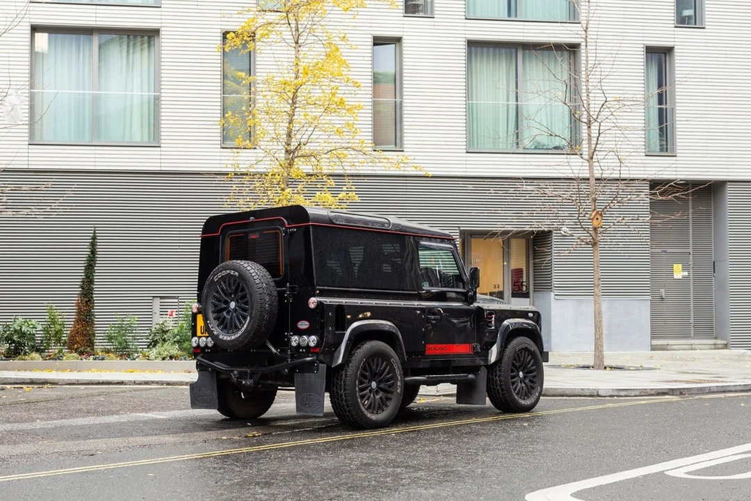 2015 Land Rover Defender 90 - Image 24 of 30