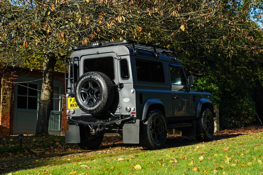 2015 Land Rover Defender 90 - Image 14 of 31