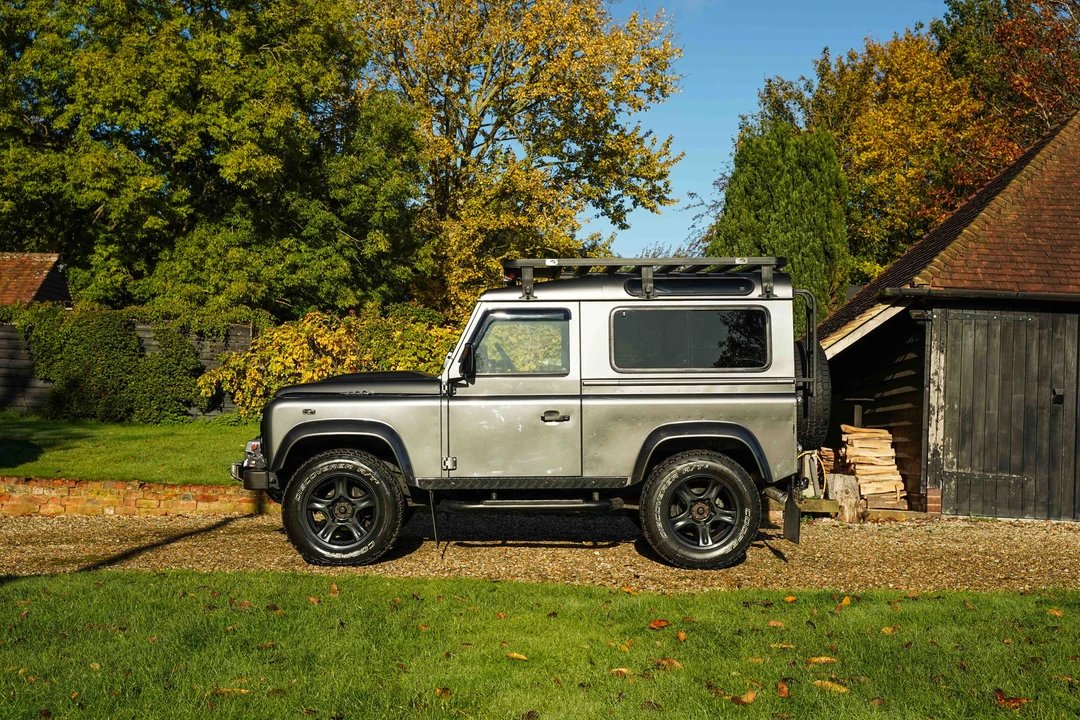 2015 Land Rover Defender 90 - Image 25 of 31