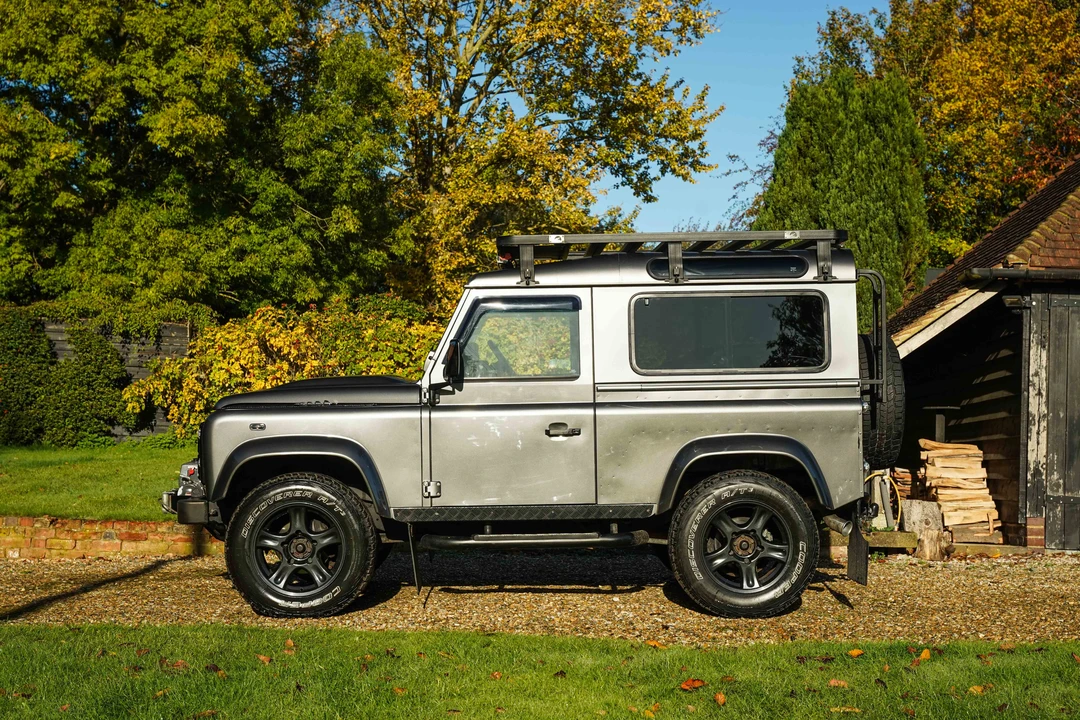 2015 Land Rover Defender 90 - Image 9 of 31