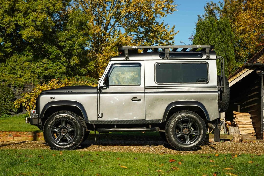2015 Land Rover Defender 90 - Image 17 of 31