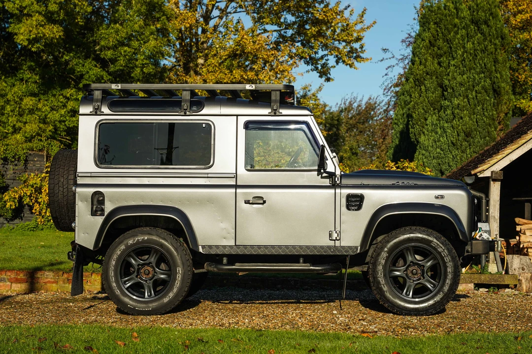 2015 Land Rover Defender 90 - Image 5 of 31
