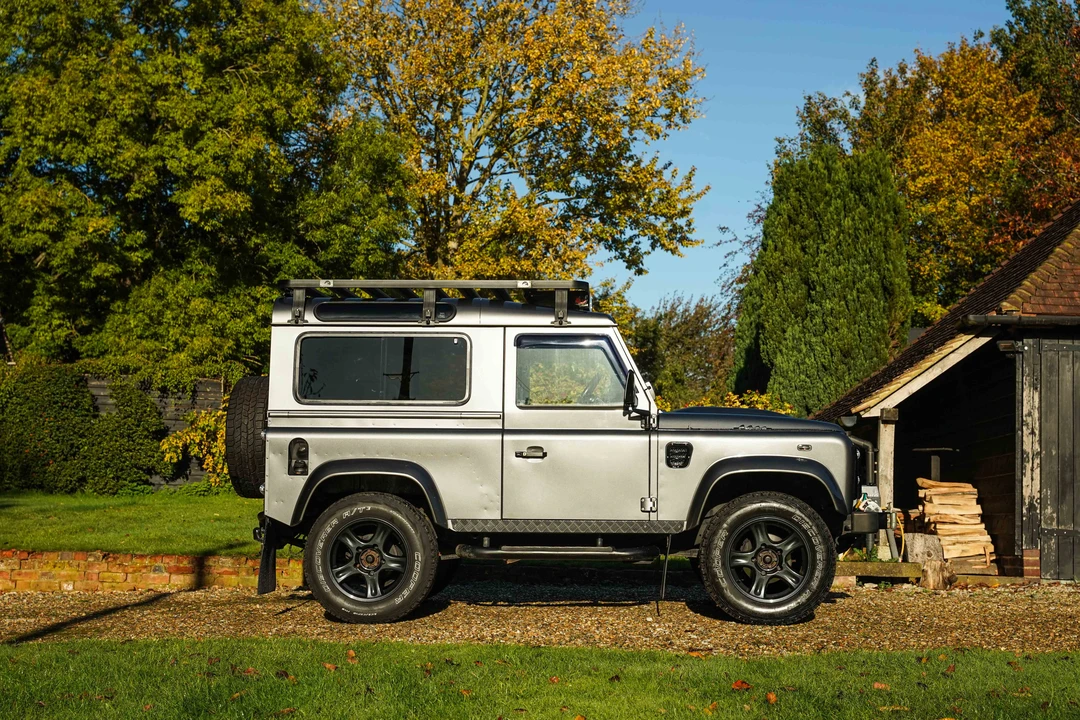 2015 Land Rover Defender 90 - Image 13 of 31