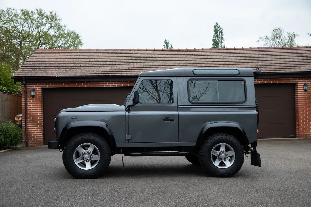 2015 Land Rover Defender 90 - Image 8 of 31