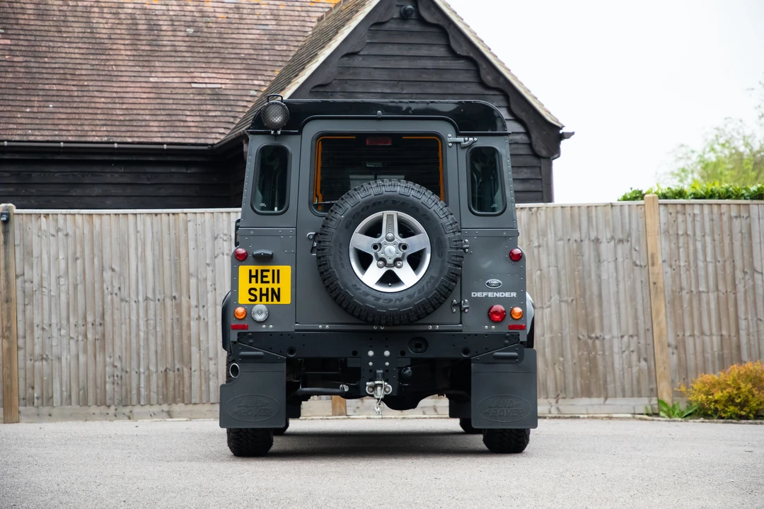 2015 Land Rover Defender 90 - Image 6 of 31