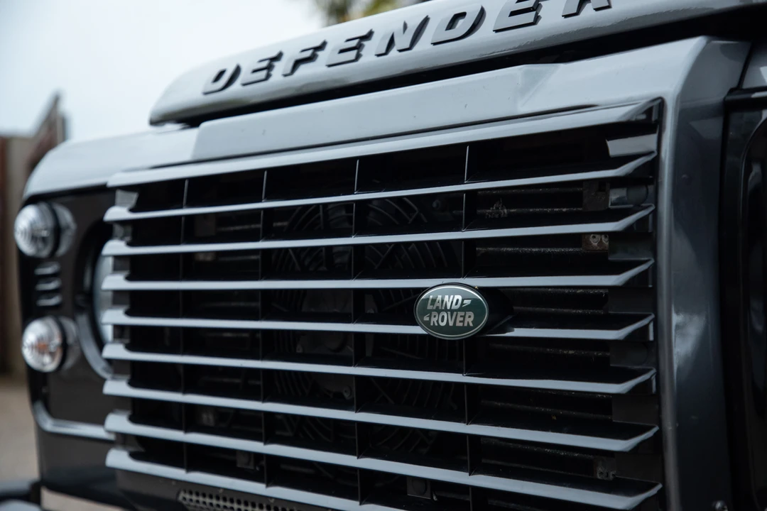 2015 Land Rover Defender 90 - Image 24 of 31