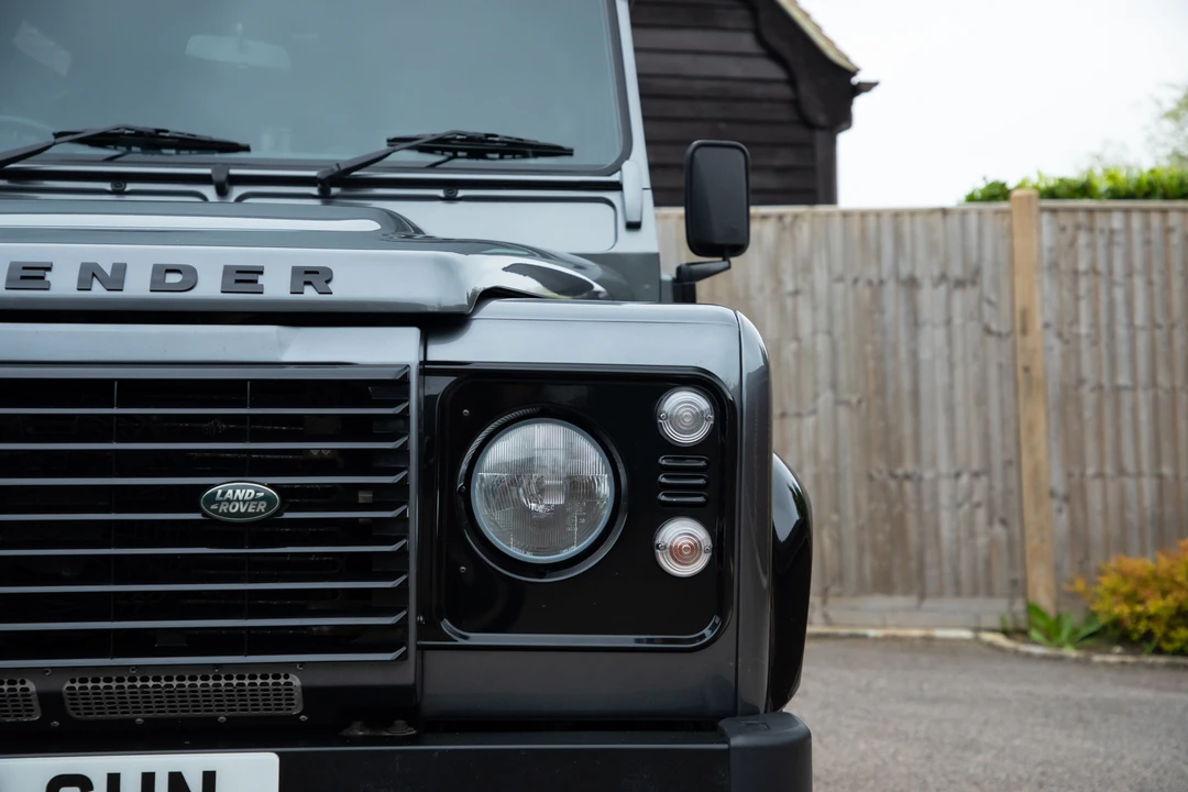 2015 Land Rover Defender 90 - Image 25 of 31