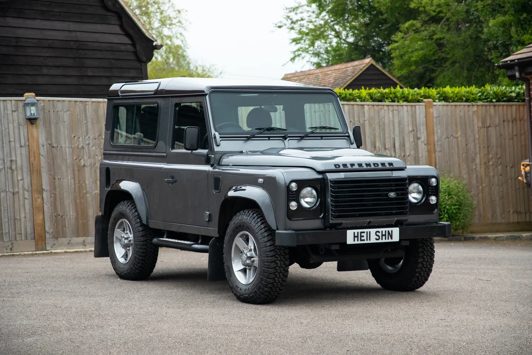 2015 Land Rover Defender 90 - Image 3 of 31