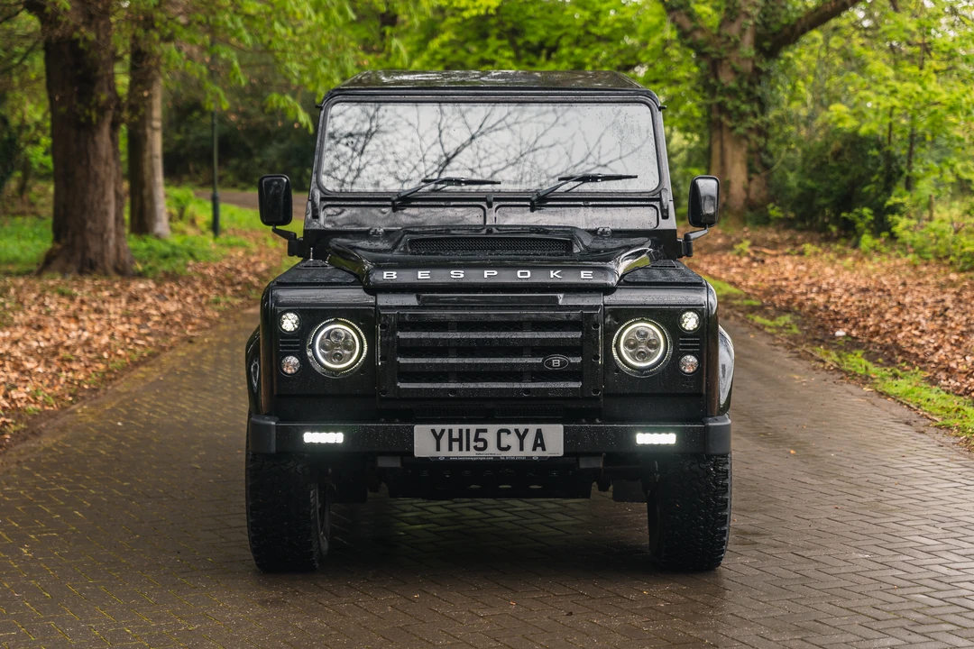 2015 Land Rover Defender 90 - Image 10 of 31