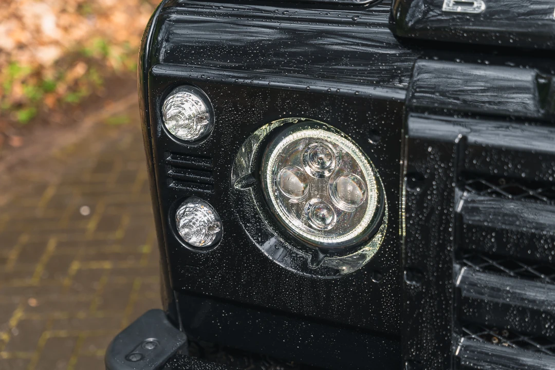 2015 Land Rover Defender 90 - Image 14 of 31