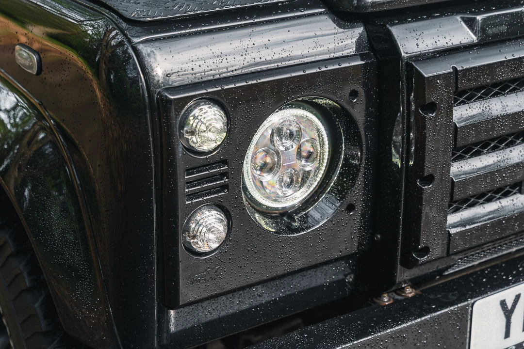 2015 Land Rover Defender 90 - Image 15 of 31