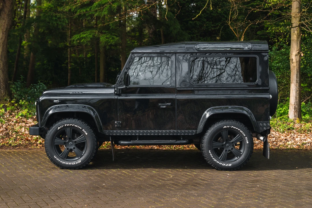 2015 Land Rover Defender 90 - Image 4 of 31